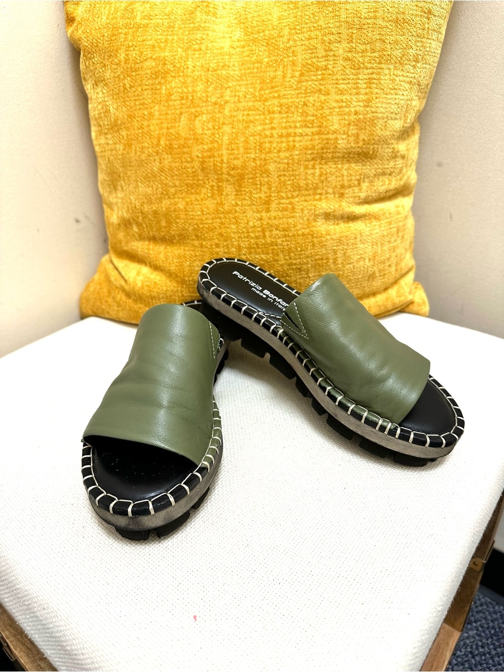 Patrizia Bonfanti Green Slides- euro Sze 37 = US sze 6  1/2 -GREAT CONDITION